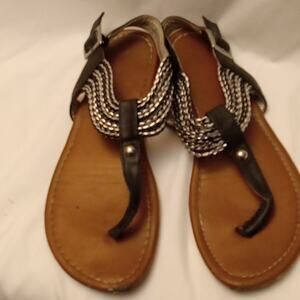 Girl's beaded thong Size 4 Sandal. Beachy, Boho, Comfortable.